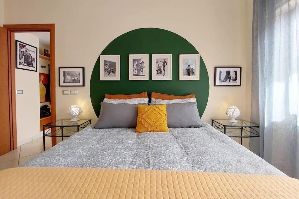 Relax With 2 Balconies - 2 Bedroom Flat, 3rd Floor With Lift, High Comfort, Quite, A Walk From Urban Train Station Gemelli And Metro A Stops Battistini & Cornelia Connecting To Center In 20 Minutes, 2 Steps From Bus Stop, Cycle Path, Groceries Appartamento