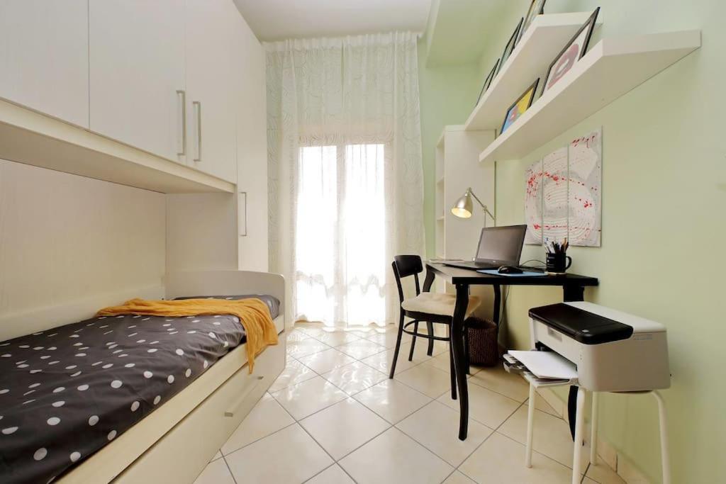 Relax With 2 Balconies - 2 Bedroom Flat, 3rd Floor With Lift, High Comfort, Quite, A Walk From Urban Train Station Gemelli And Metro A Stops Battistini & Cornelia Connecting To Center In 20 Minutes, 2 Steps From Bus Stop, Cycle Path, Groceries *