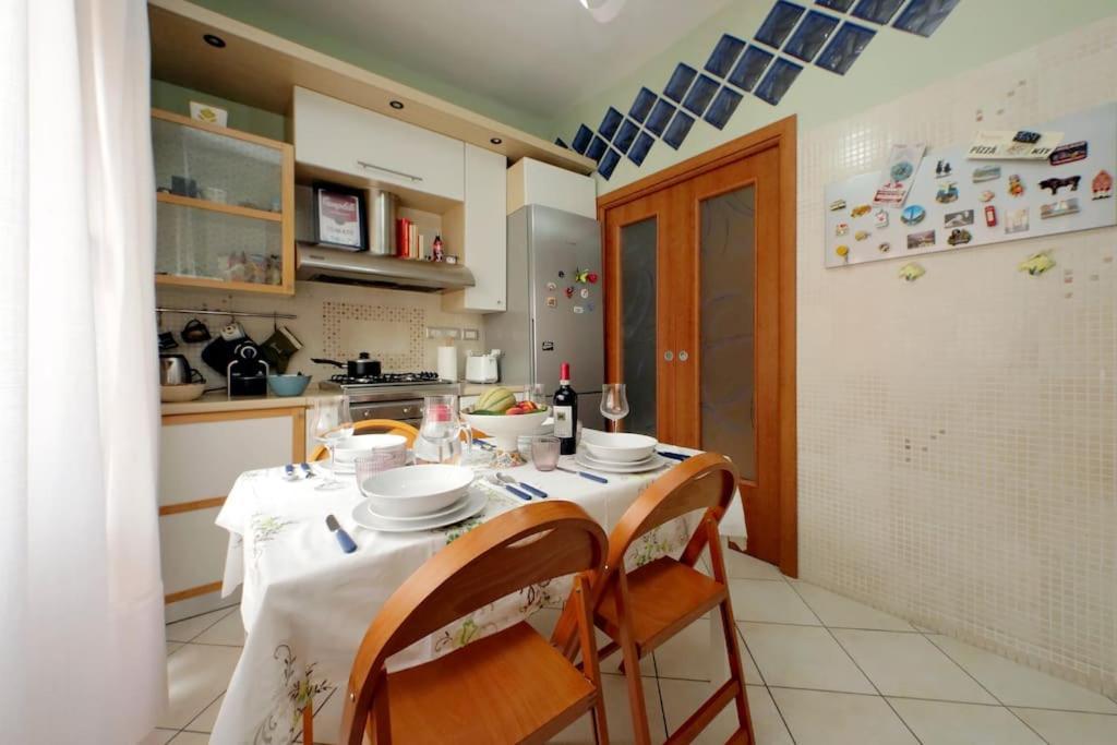 Relax With 2 Balconies - 2 Bedroom Flat, 3rd Floor With Lift, High Comfort, Quite, A Walk From Urban Train Station Gemelli And Metro A Stops Battistini & Cornelia Connecting To Center In 20 Minutes, 2 Steps From Bus Stop, Cycle Path, Groceries Apartamento Roma