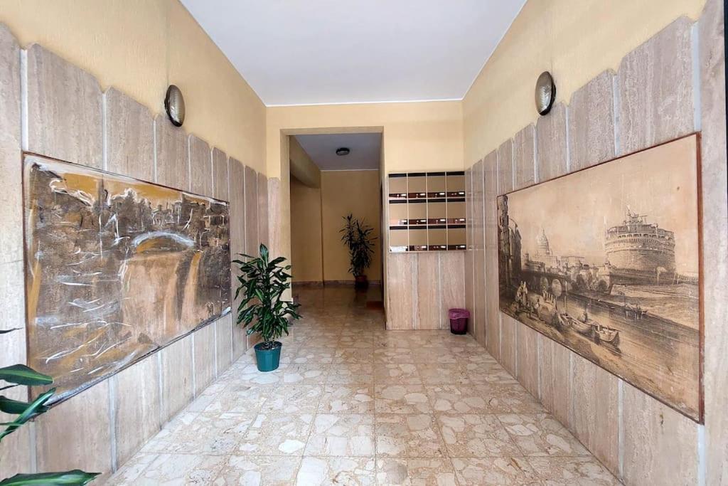 Appartamento Relax With 2 Balconies - 2 Bedroom Flat, 3rd Floor With Lift, High Comfort, Quite, A Walk From Urban Train Station Gemelli And Metro A Stops Battistini & Cornelia Connecting To Center In 20 Minutes, 2 Steps From Bus Stop, Cycle Path, Groceries