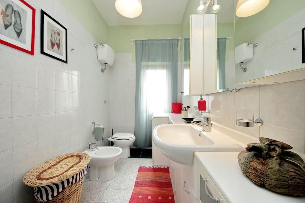 Relax With 2 Balconies - 2 Bedroom Flat, 3rd Floor With Lift, High Comfort, Quite, A Walk From Urban Train Station Gemelli And Metro A Stops Battistini & Cornelia Connecting To Center In 20 Minutes, 2 Steps From Bus Stop, Cycle Path, Groceries Roma