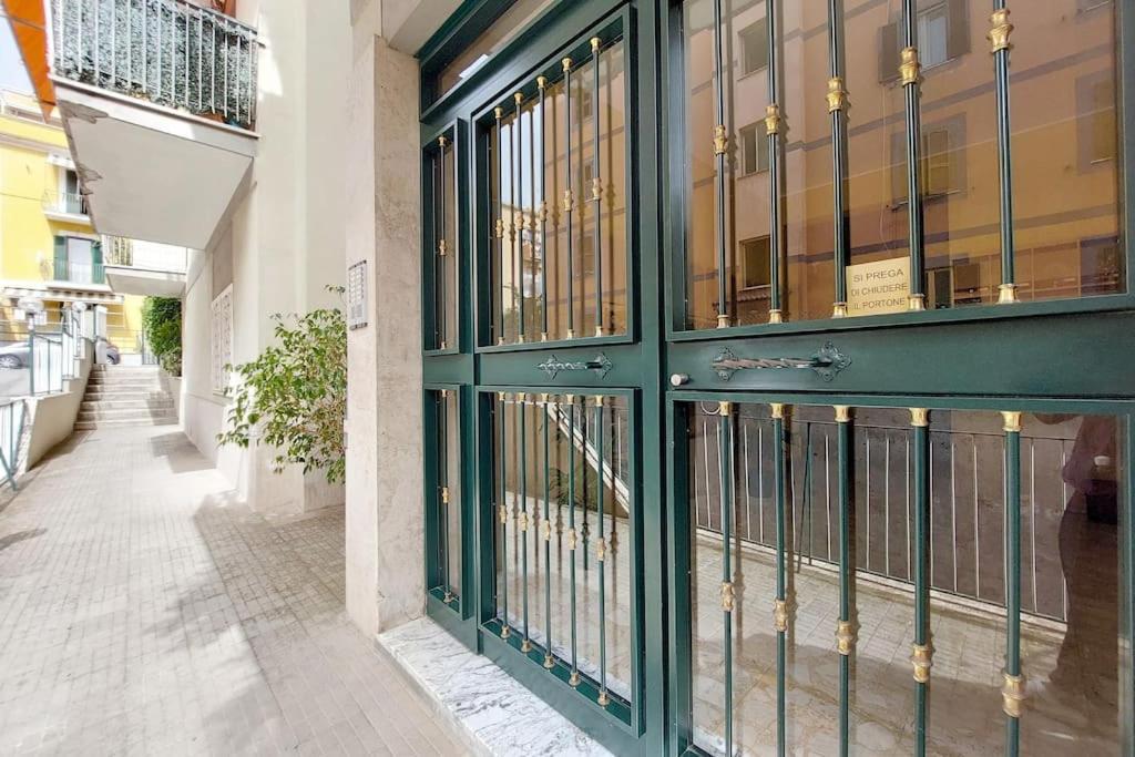 Relax With 2 Balconies - 2 Bedroom Flat, 3rd Floor With Lift, High Comfort, Quite, A Walk From Urban Train Station Gemelli And Metro A Stops Battistini & Cornelia Connecting To Center In 20 Minutes, 2 Steps From Bus Stop, Cycle Path, Groceries Appartamento Roma