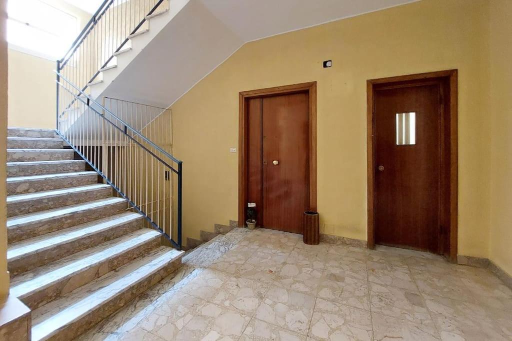 Appartamento Relax With 2 Balconies - 2 Bedroom Flat, 3rd Floor With Lift, High Comfort, Quite, A Walk From Urban Train Station Gemelli And Metro A Stops Battistini & Cornelia Connecting To Center In 20 Minutes, 2 Steps From Bus Stop, Cycle Path, Groceries Roma